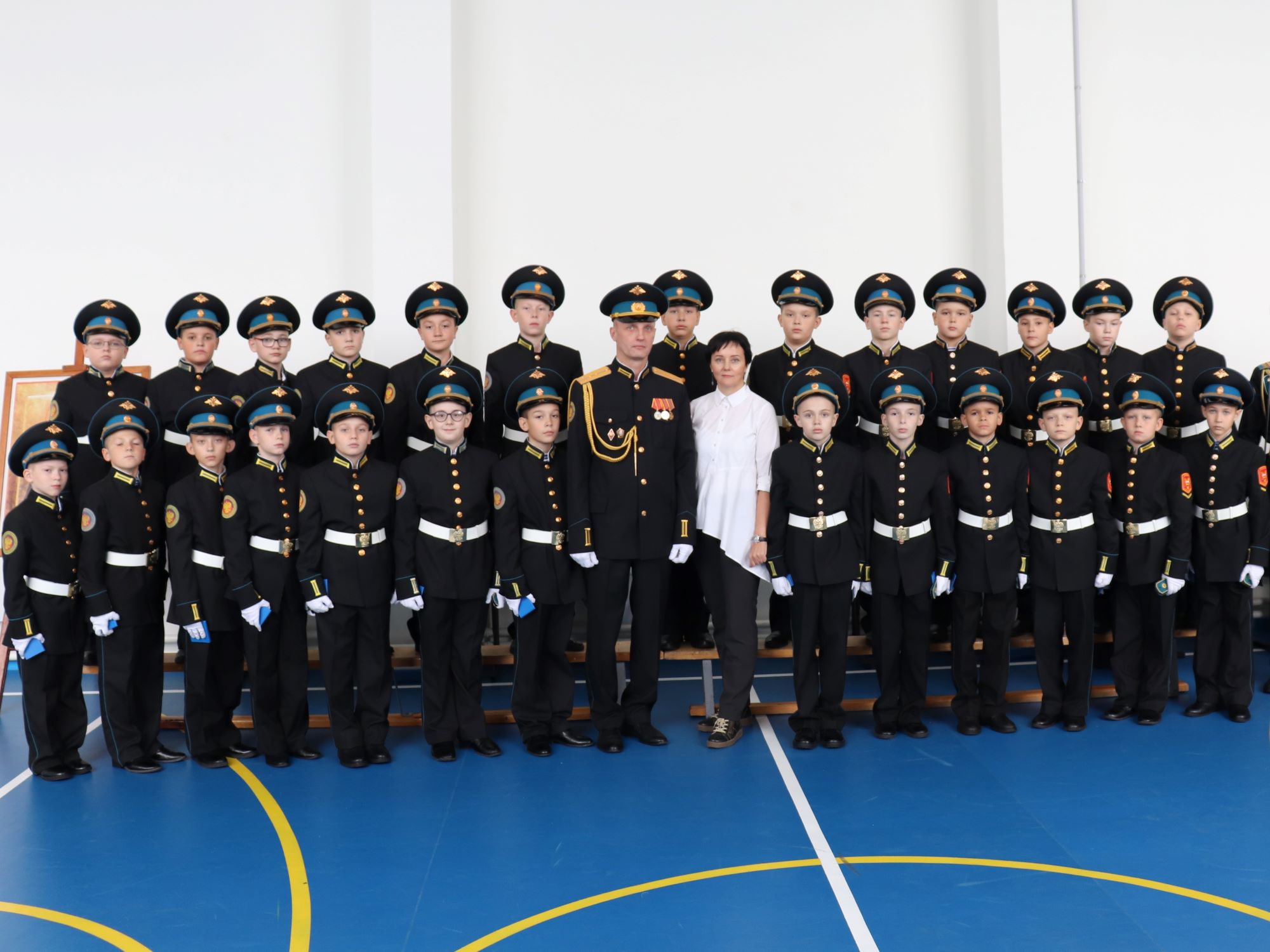 ОФИЦЕР-ВОСПИТАТЕЛЬ: Ефремов Михаил Александрович; КЛАССНЫЙ РУКОВОДИТЕЛЬ: Семенова Галина Валерьевна.